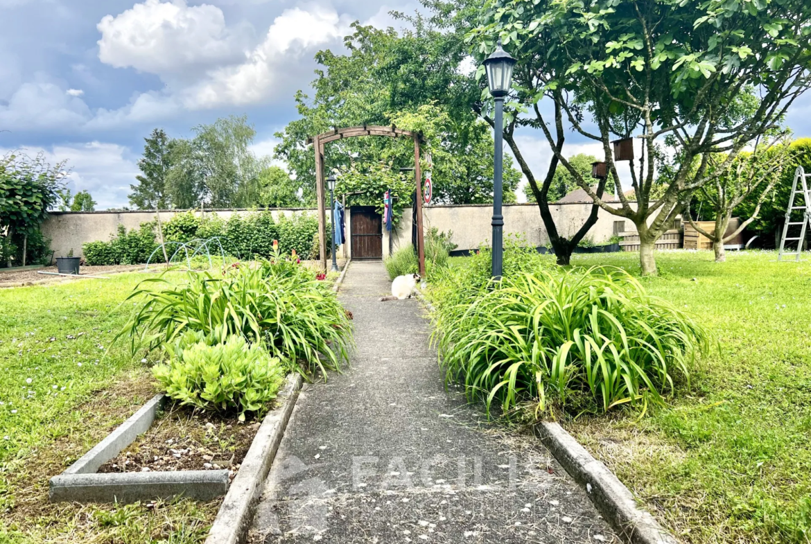 À vendre : Maison lumineuse à Fontaine le Comte avec sous-sol aménagé 