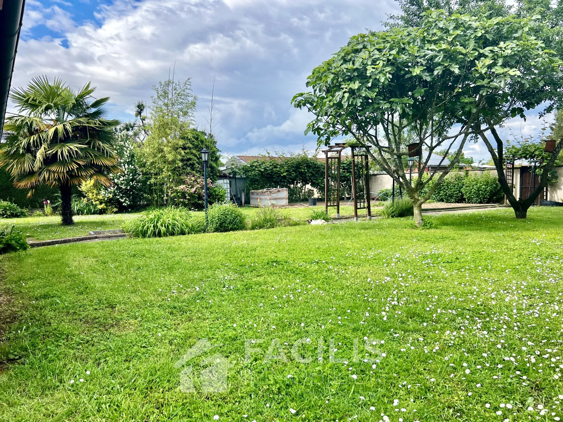 À vendre : Maison lumineuse à Fontaine le Comte avec sous-sol aménagé 