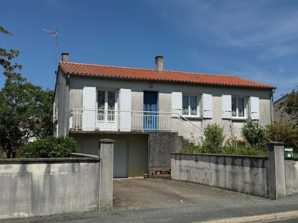 Charmante maison 3 chambres à Sainte-Hermine avec sous-sol total