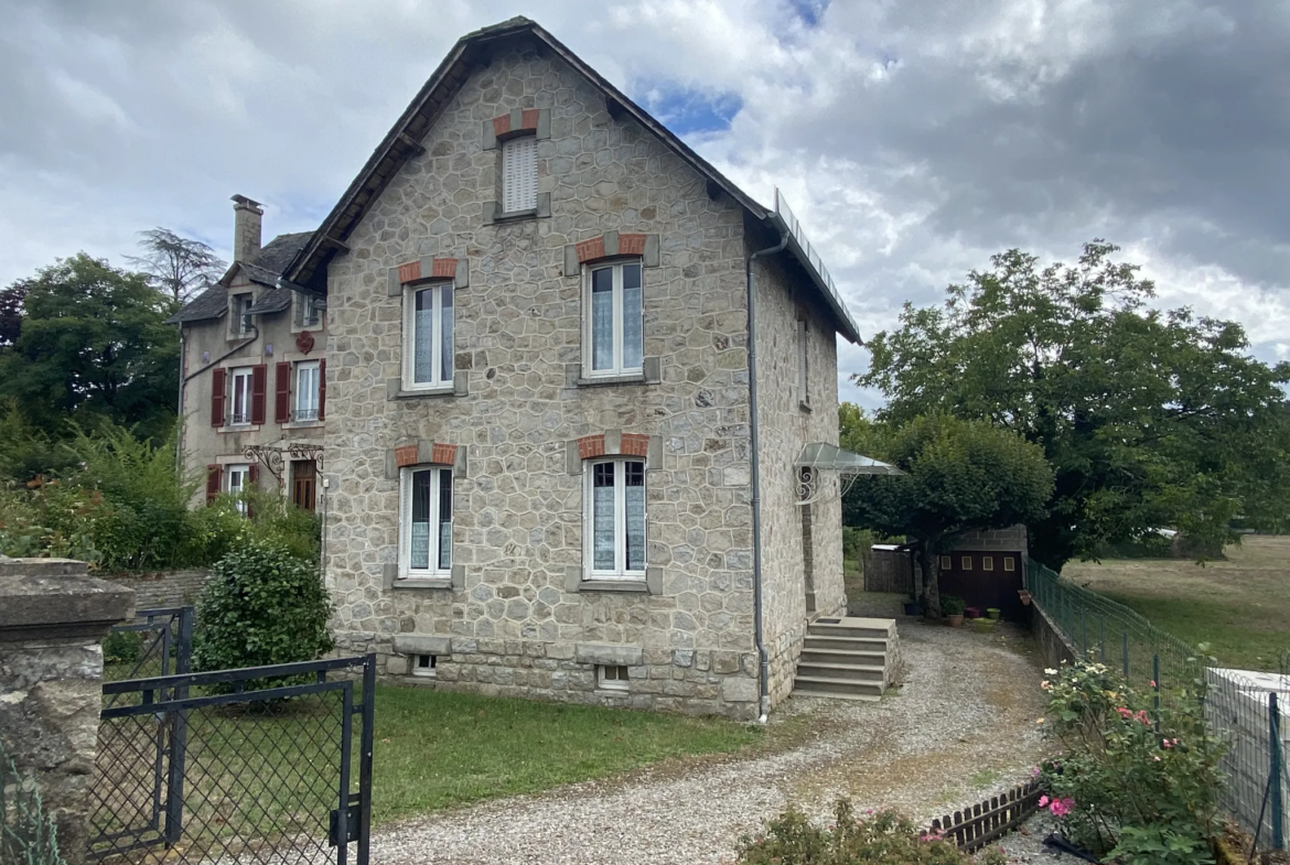 Maison des années 30 à Argentat-Sur-Dordogne 