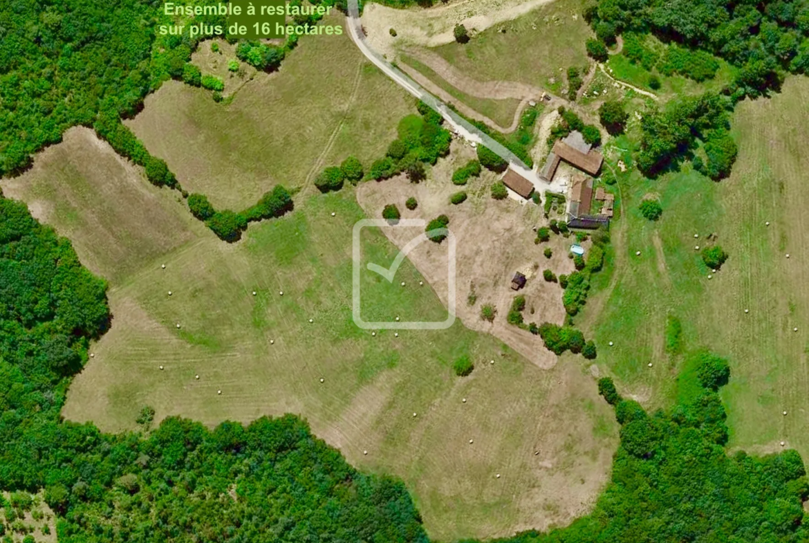 Ensemble immobilier de caractère à Sarlat - 600 m² sur 16 hectares 