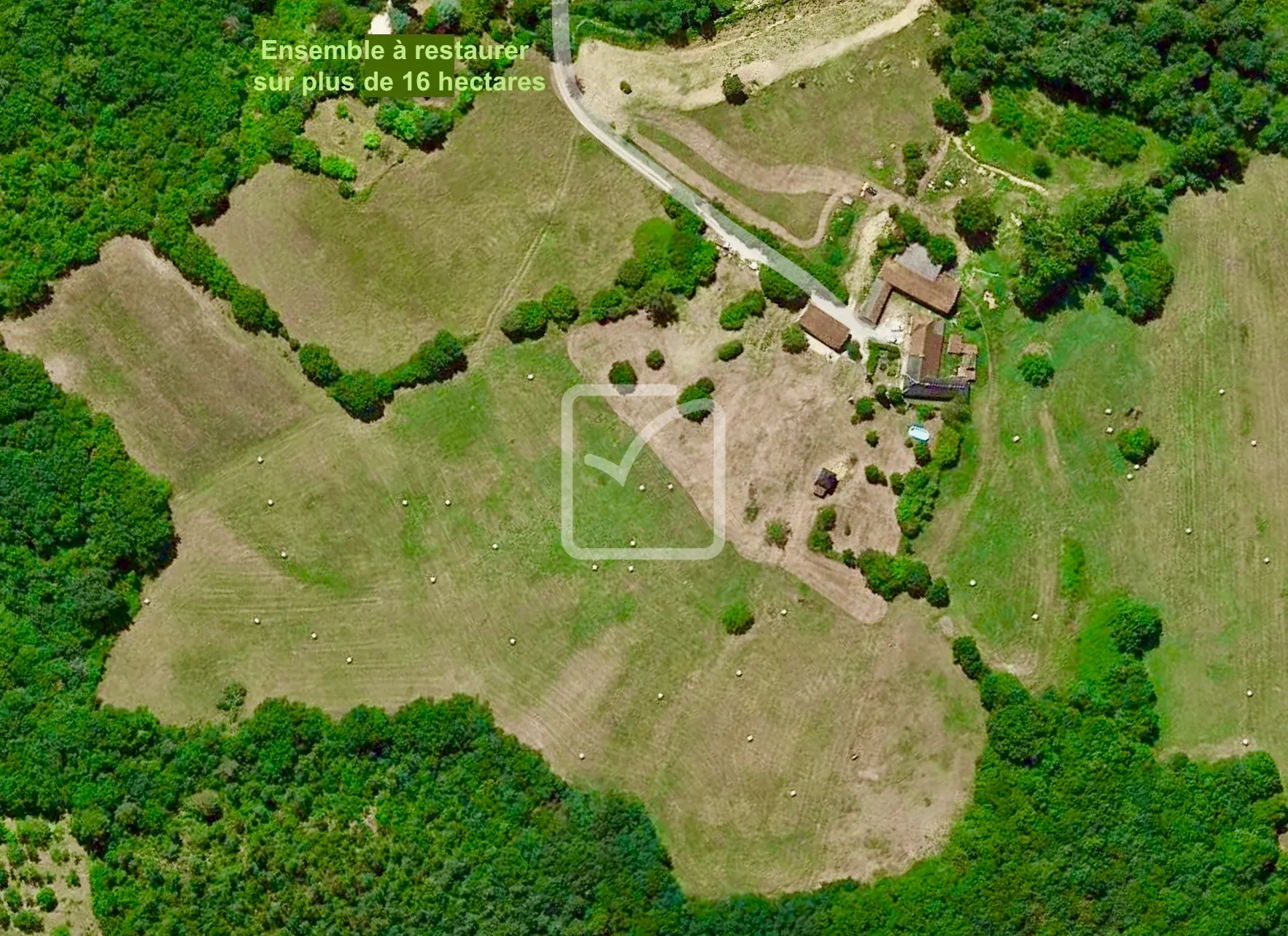 Ensemble immobilier de caractère à Sarlat - 600 m² sur 16 hectares 