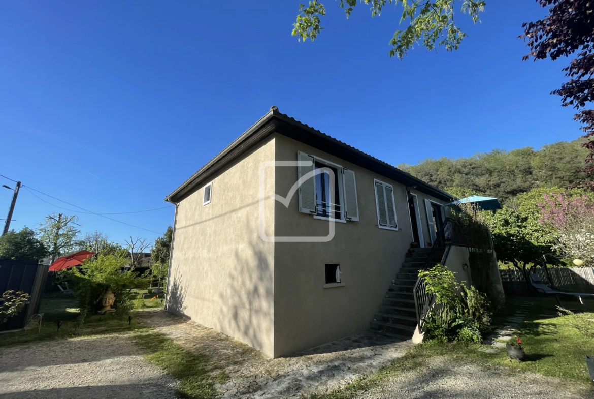 Maison rénovée avec studio et cabinet professionnel à Grolejac 