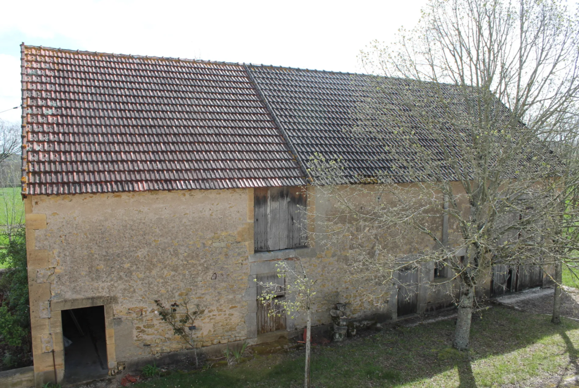 À vendre : Maison avec grande grange à St Jeanvrin sur 4025 m² 