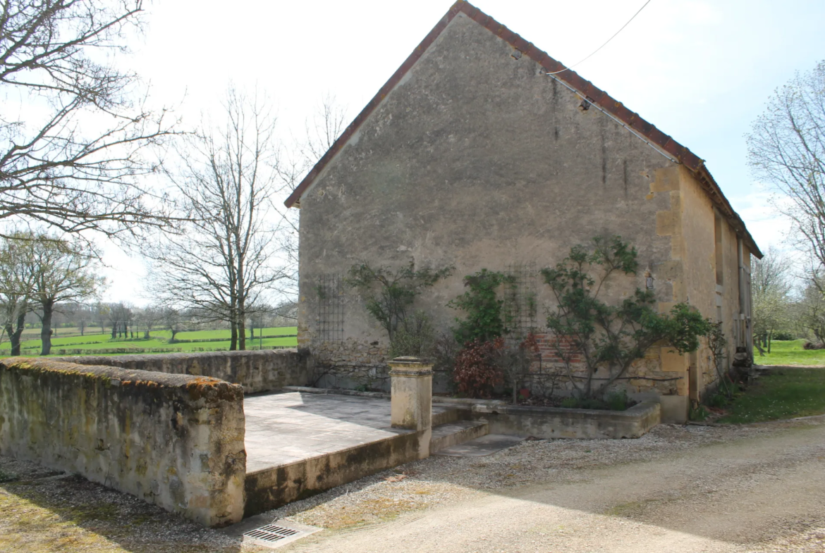 À vendre : Maison avec grande grange à St Jeanvrin sur 4025 m² 