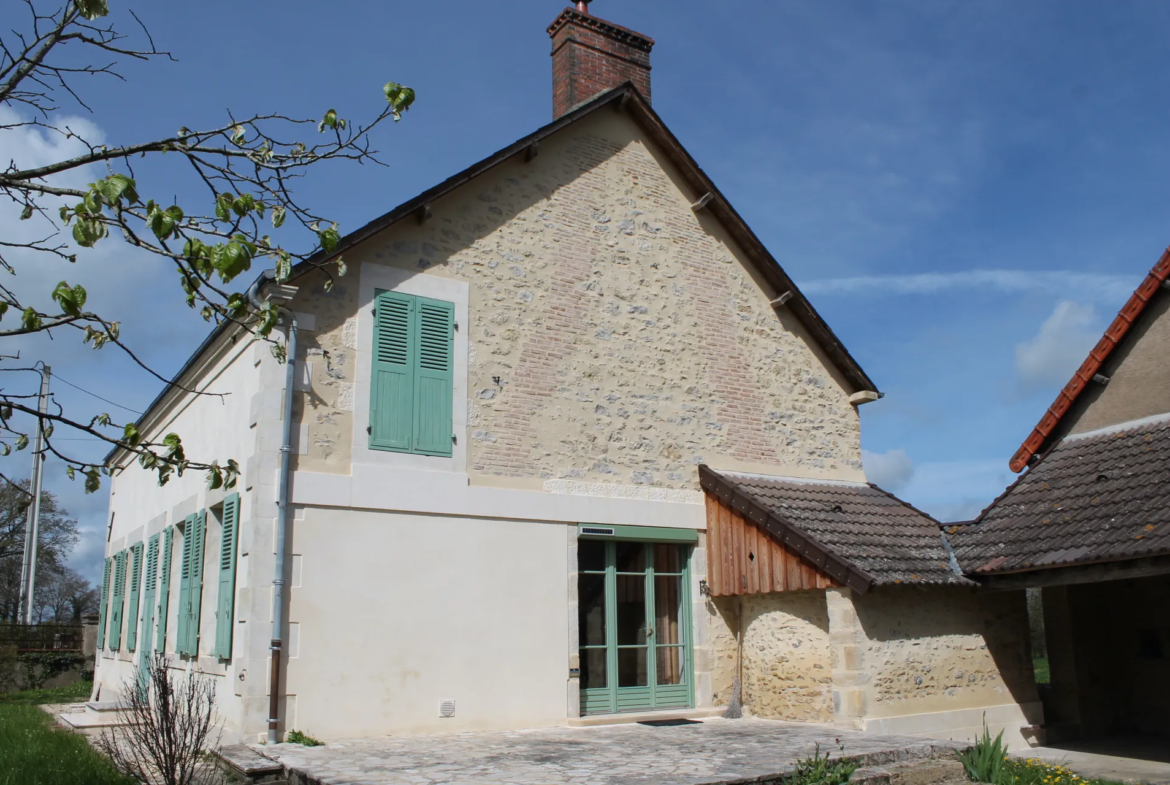 À vendre : Maison avec grande grange à St Jeanvrin sur 4025 m² 