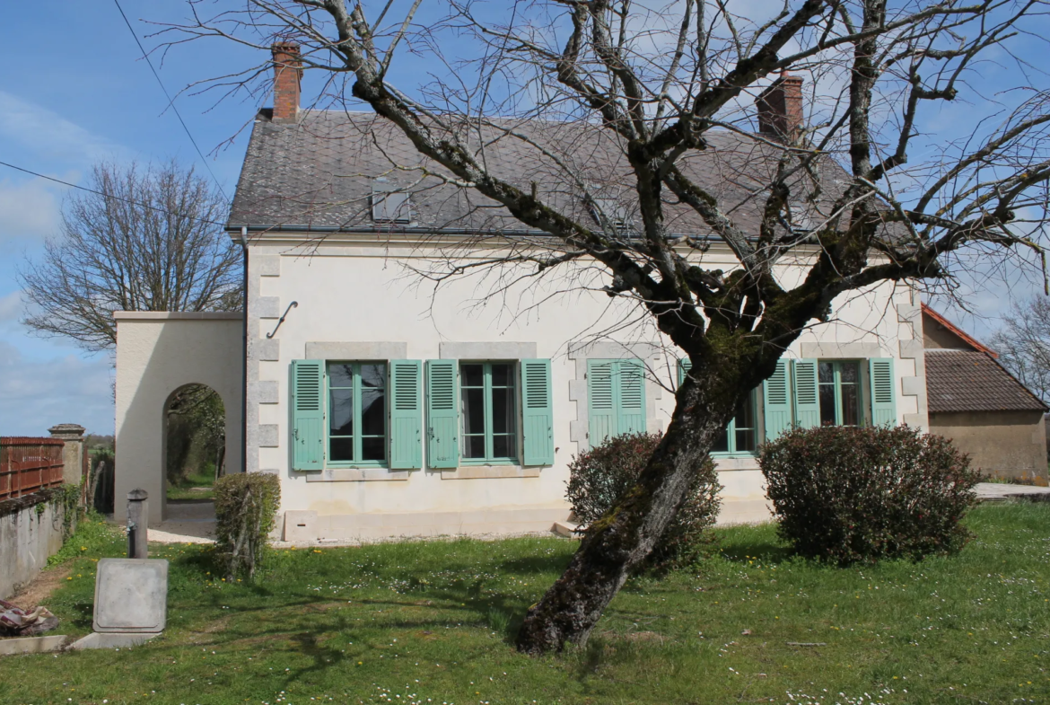 À vendre : Maison avec grande grange à St Jeanvrin sur 4025 m² 