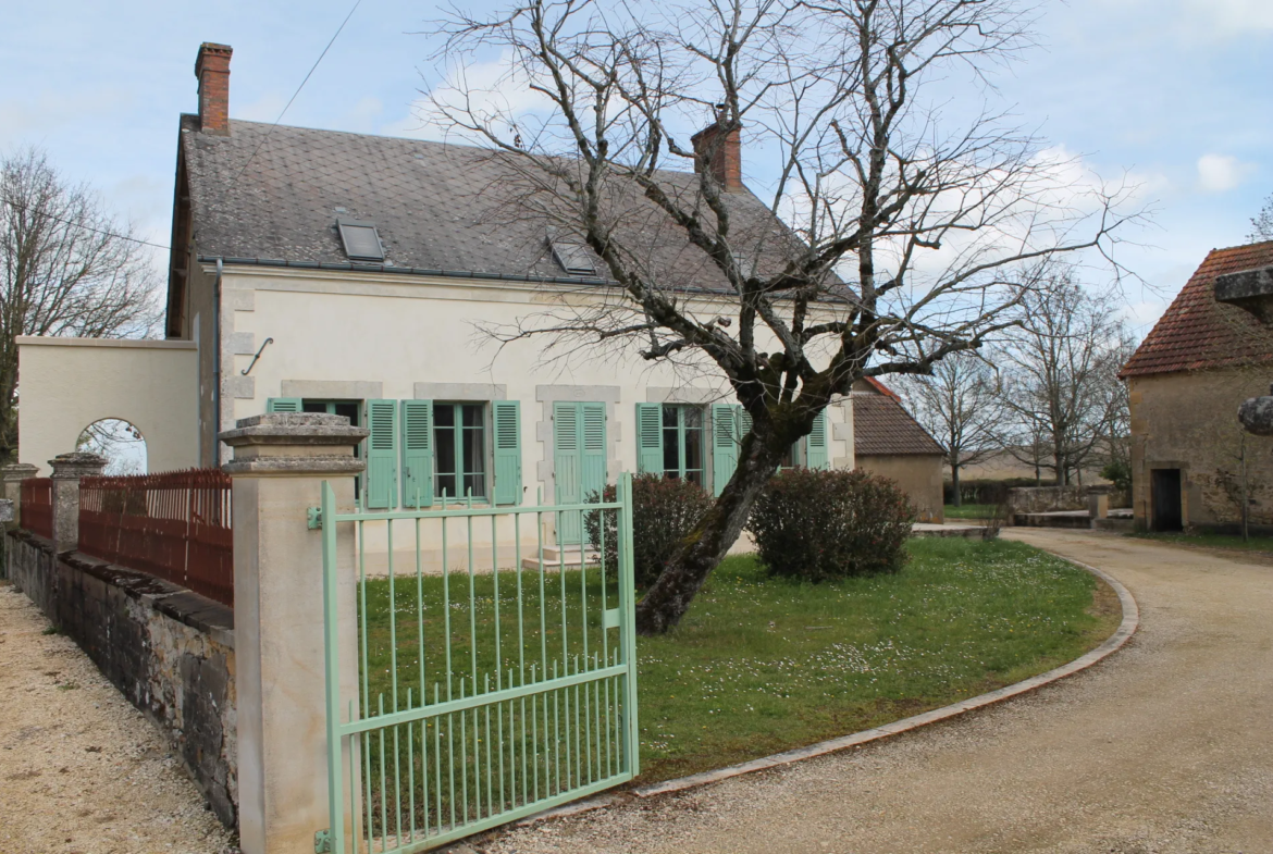 À vendre : Maison avec grande grange à St Jeanvrin sur 4025 m² 