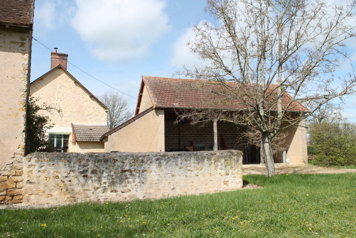 À vendre : Maison avec grande grange à St Jeanvrin sur 4025 m² 