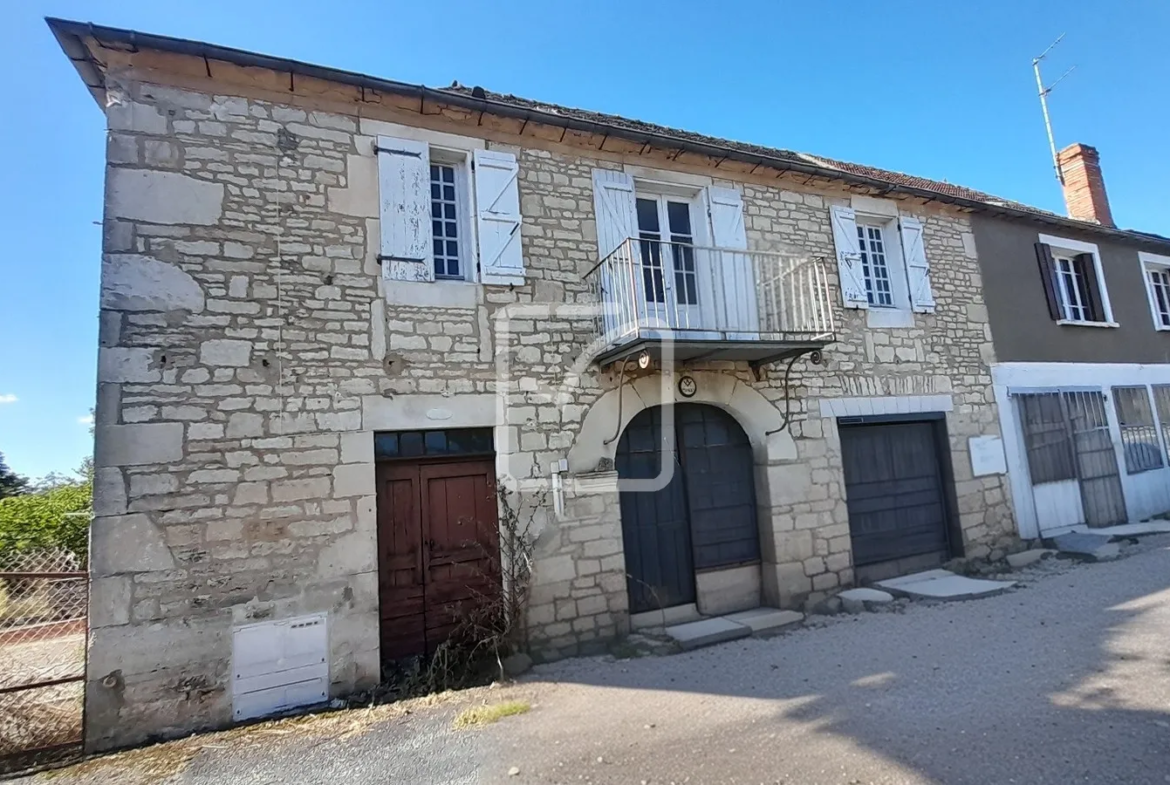 Charmante Bâtisse à Restaurer avec Appartement Indépendant à Cressensac 