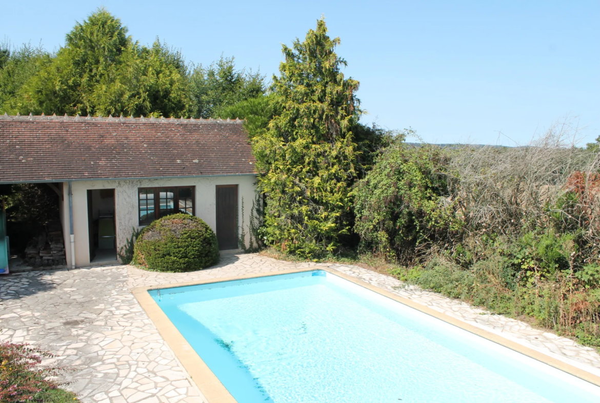 Maison spacieuse à Cérilly avec piscine chauffée sur 2699 m² de terrain 