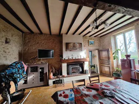 Grande maison à vendre à Cercoux avec 2 chambres 