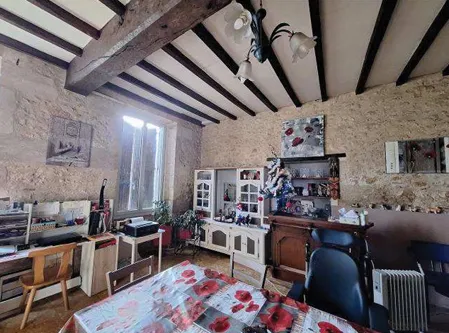 Grande maison à vendre à Cercoux avec 2 chambres 