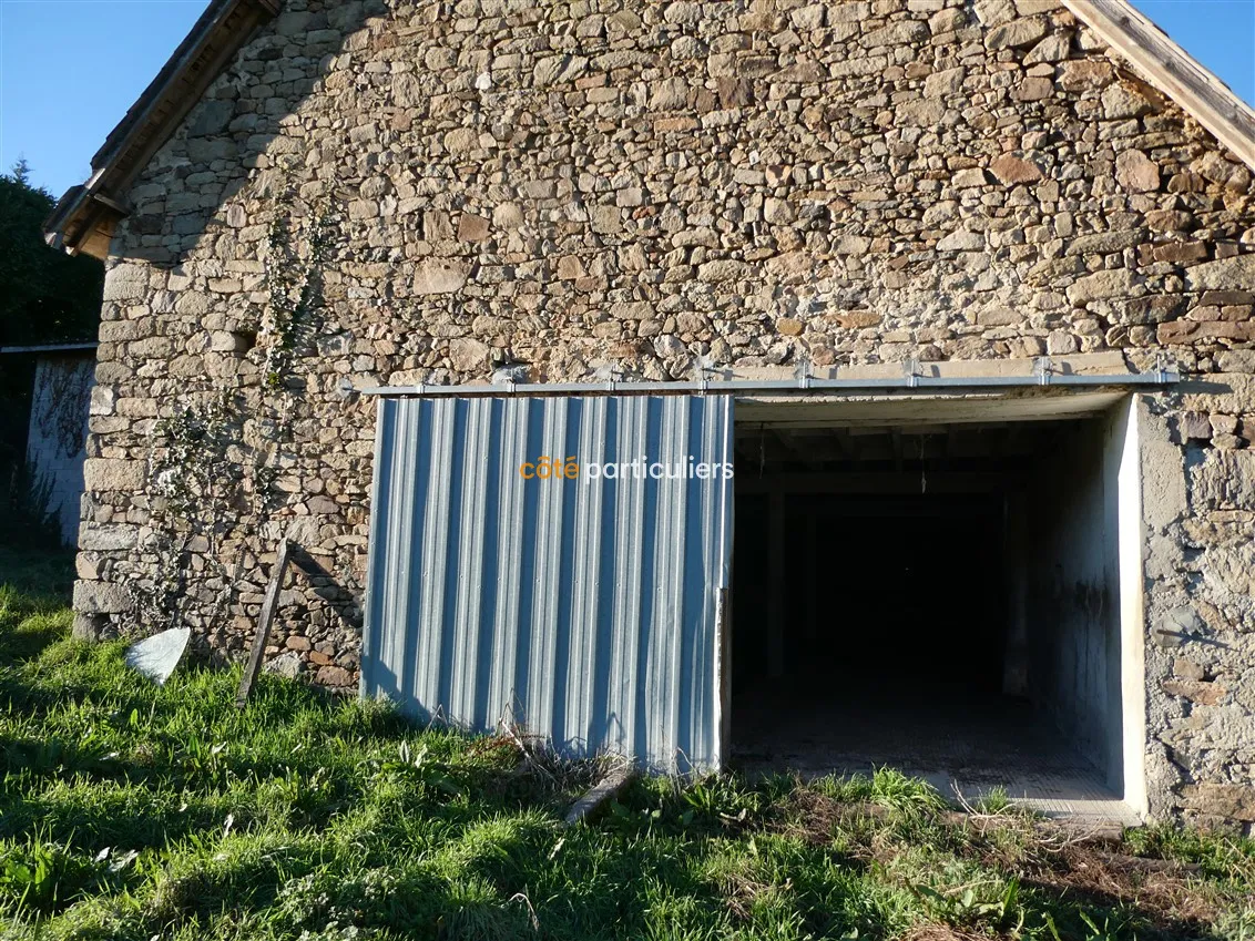 Corps de ferme à rénover près de Laguenne 