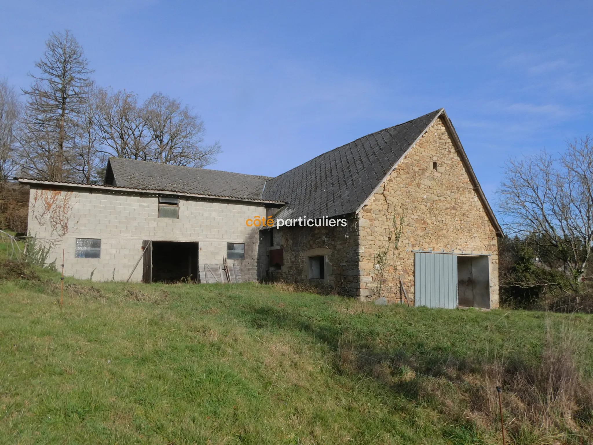 Corps de ferme à rénover près de Laguenne 