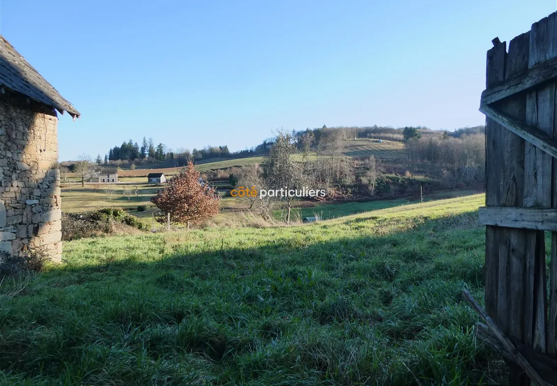 Corps de ferme à rénover près de Laguenne 