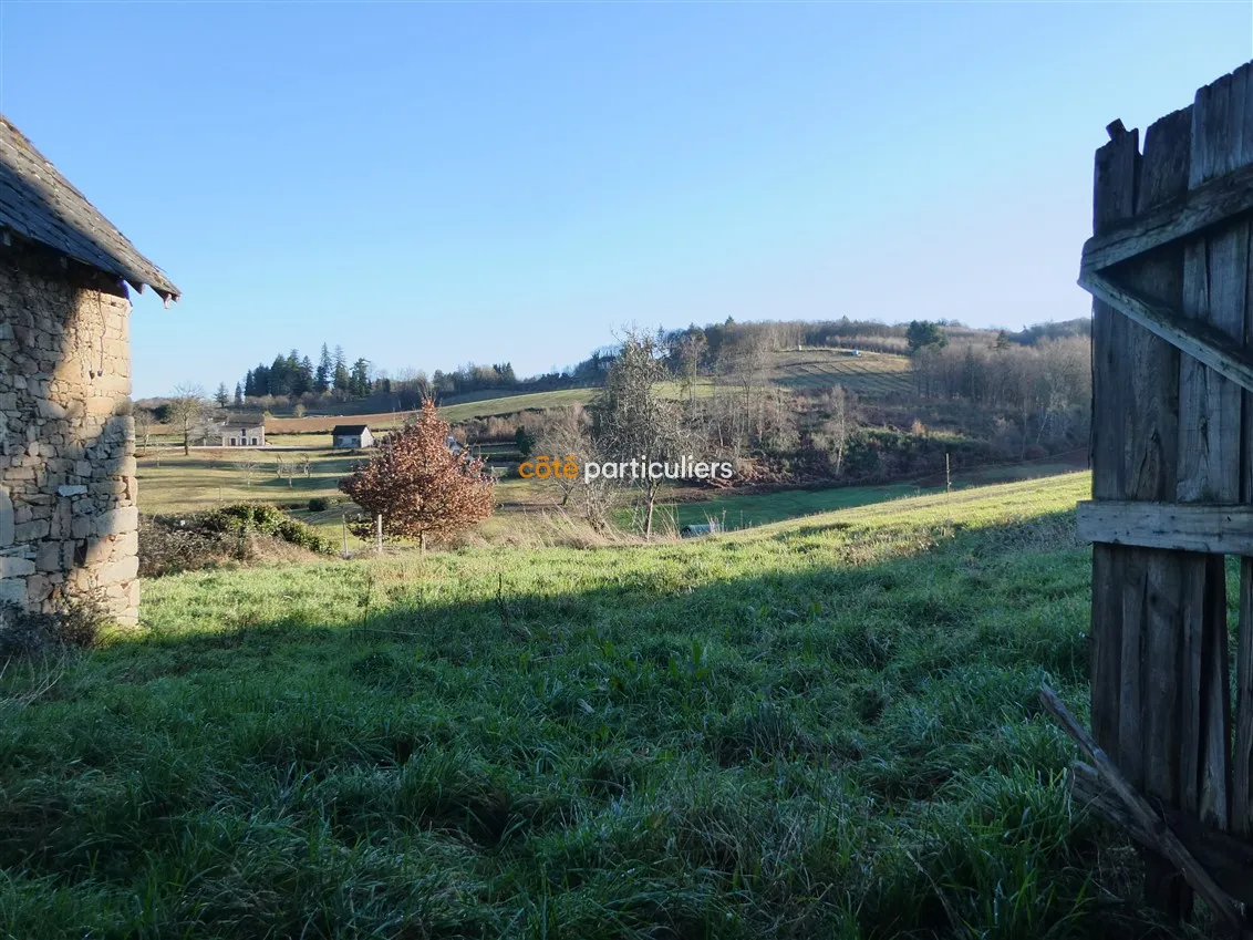 Corps de ferme à rénover près de Laguenne 