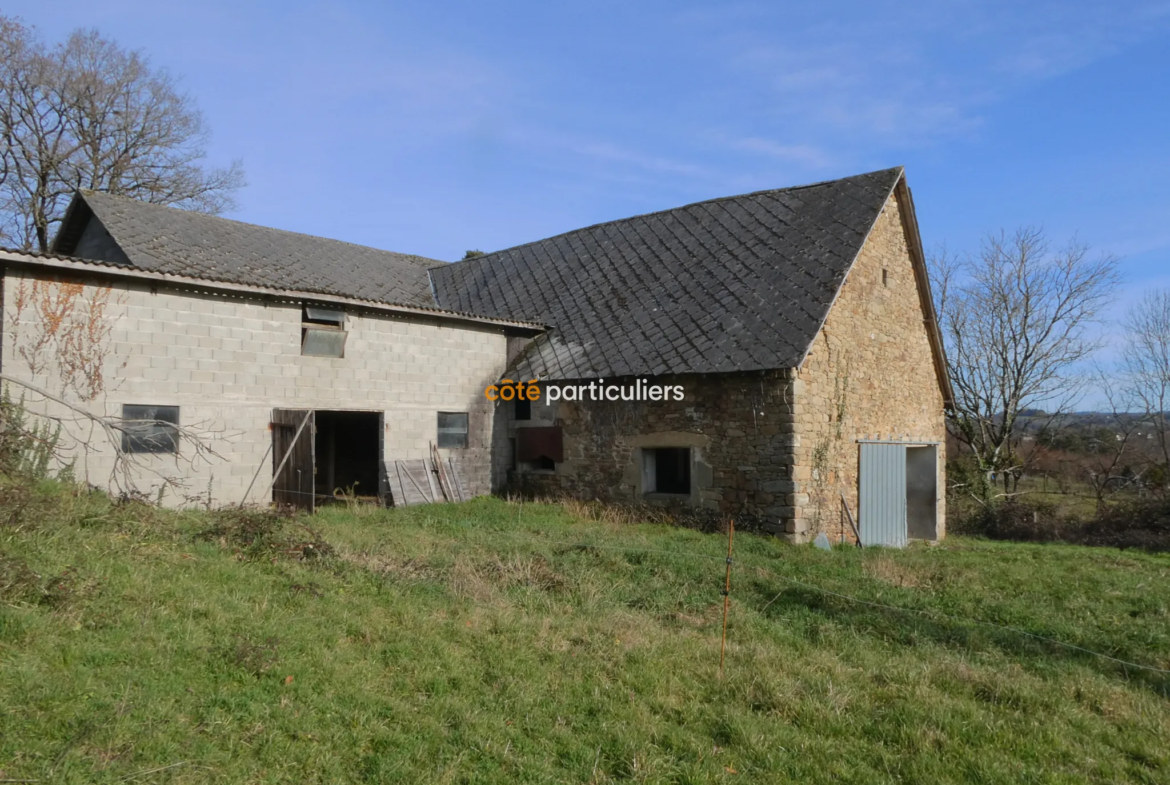 Corps de ferme à rénover près de Laguenne 