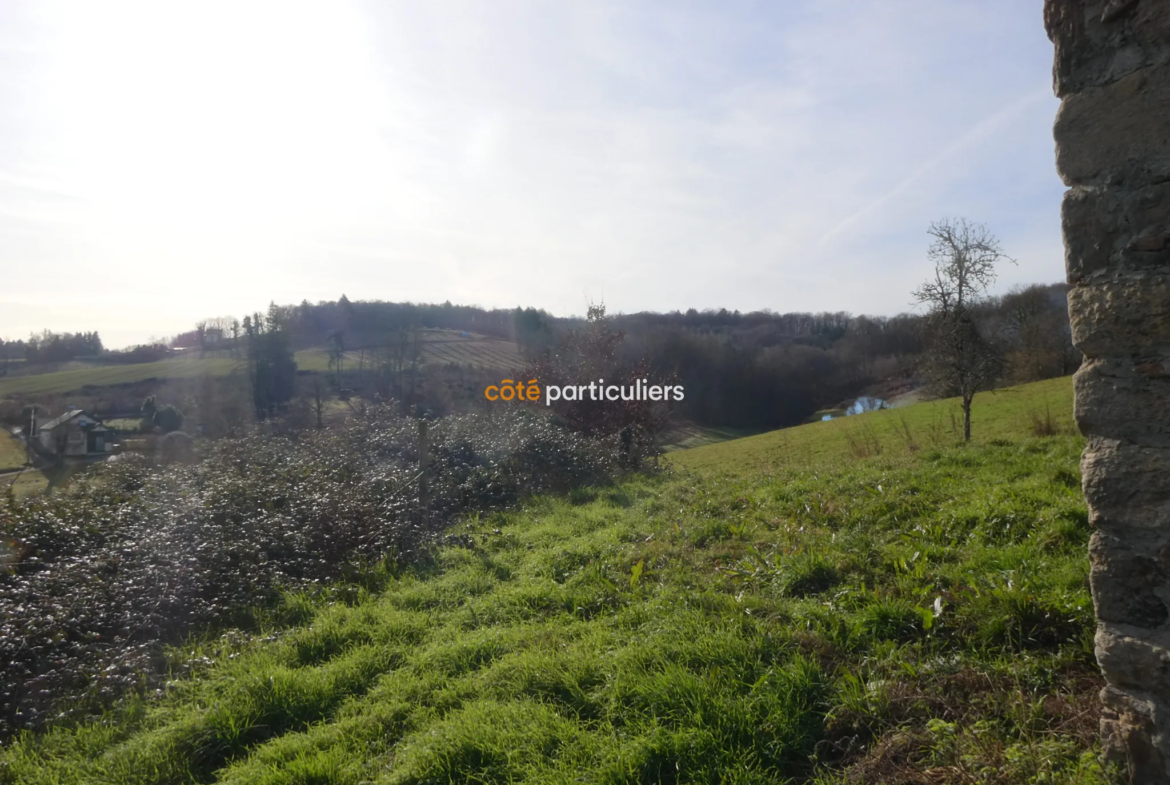 Corps de ferme à rénover près de Laguenne 