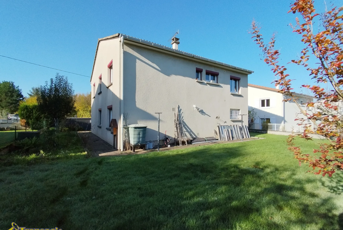 Maison de 5 chambres à vendre à Thiers, proche commerces 