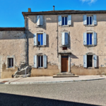 Maison de village avec garage et espace commercial à St Salvy de la Balme