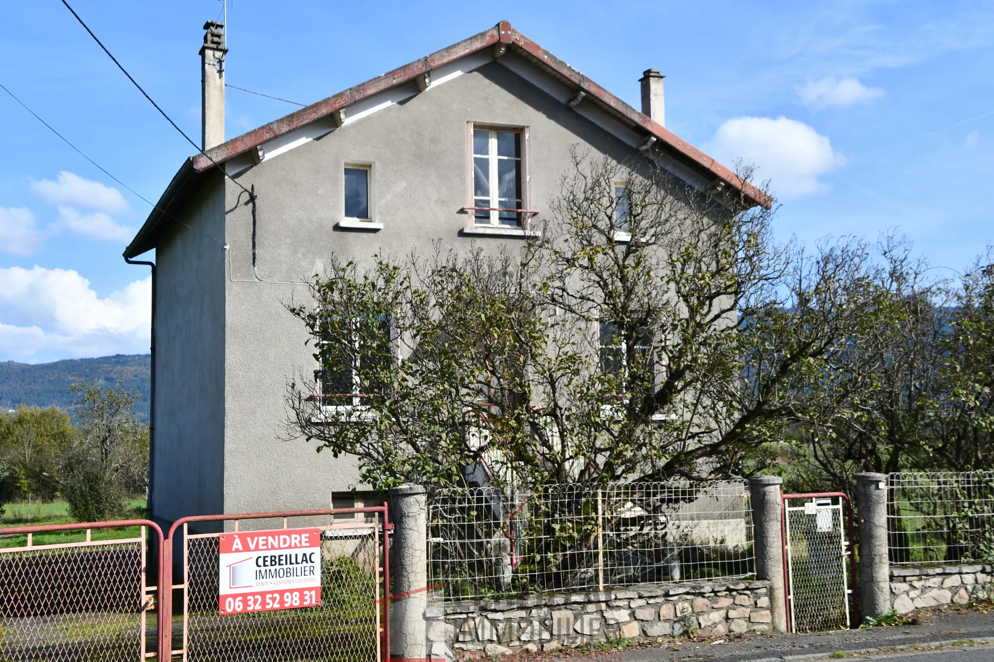 Maison de 87 m2 à Arlanc sur terrain de 5223 m2 à rénover 