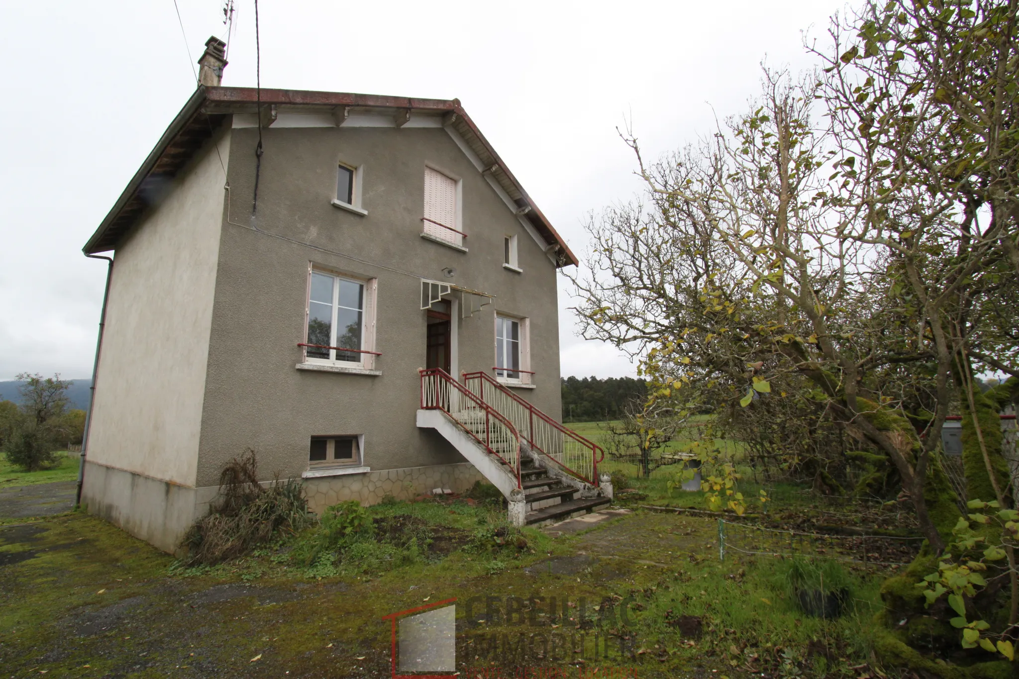 Maison de 87 m2 à Arlanc sur terrain de 5223 m2 à rénover 