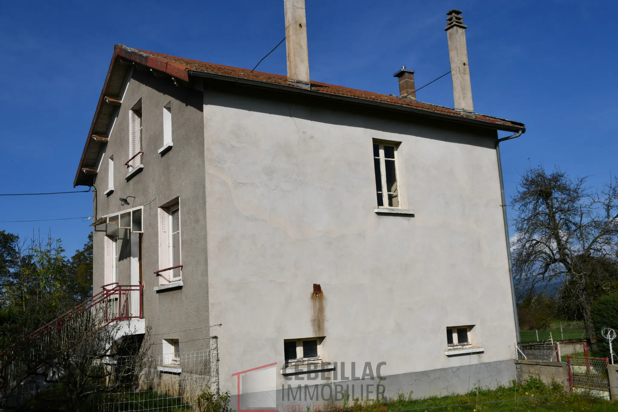 Maison de 87 m2 à Arlanc sur terrain de 5223 m2 à rénover 