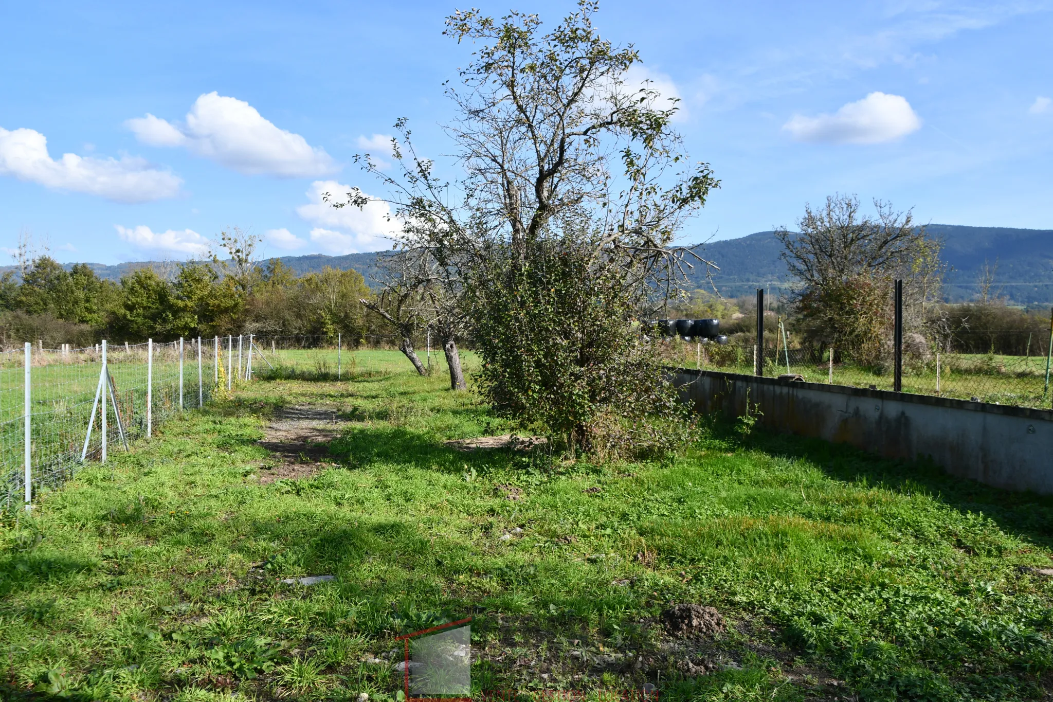 Maison de 87 m2 à Arlanc sur terrain de 5223 m2 à rénover 