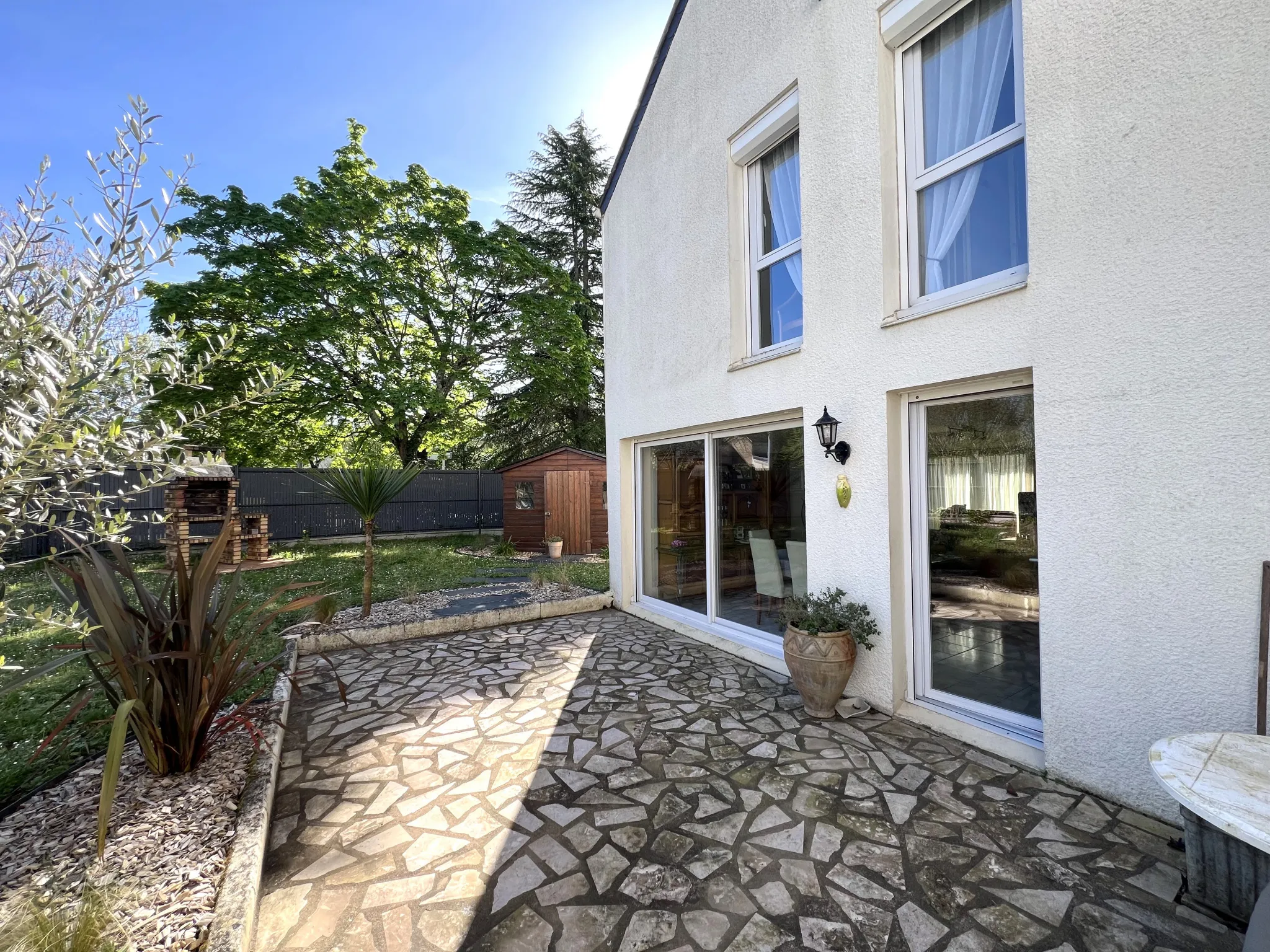 A vendre : Maison à Angers avec jardin et garage 