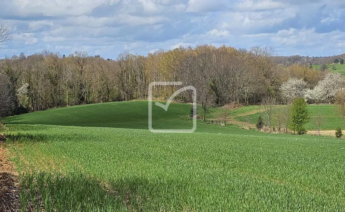 Terrain à bâtir lumineux avec vue sur Vignols 