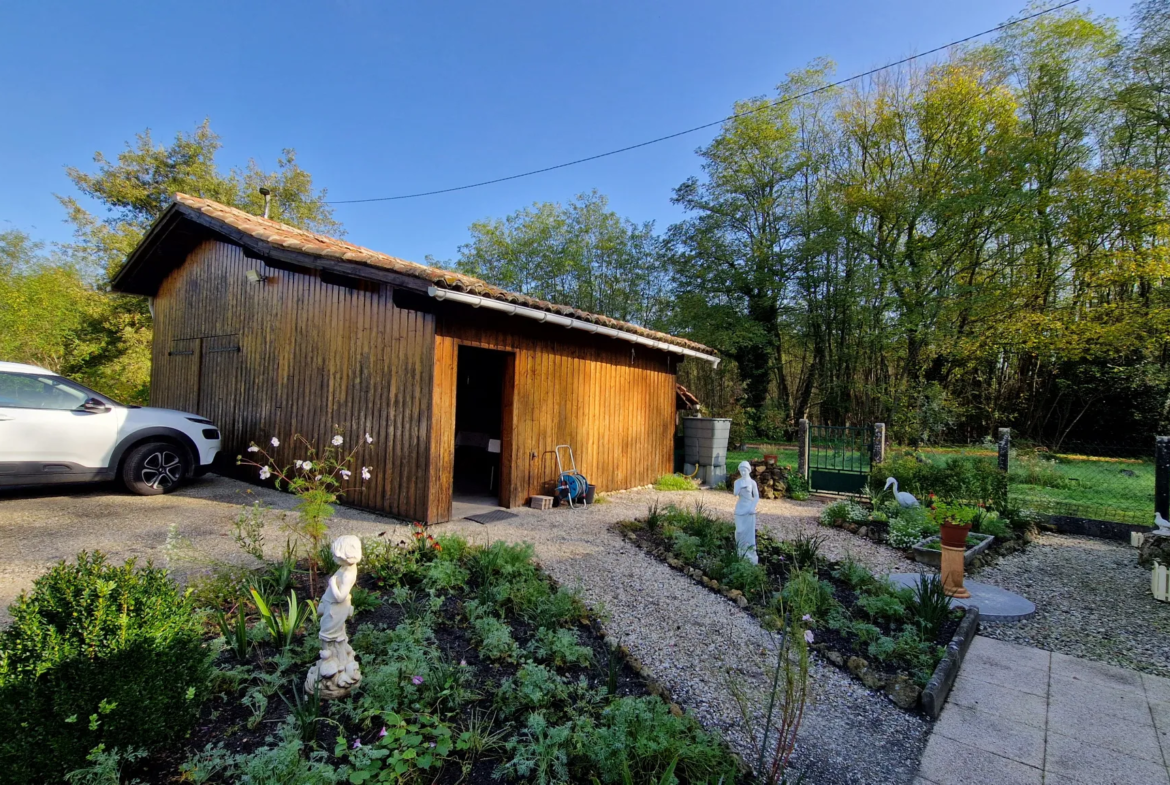 Maison de plain pied à Saint-Symphorien avec jardin et terrasse 