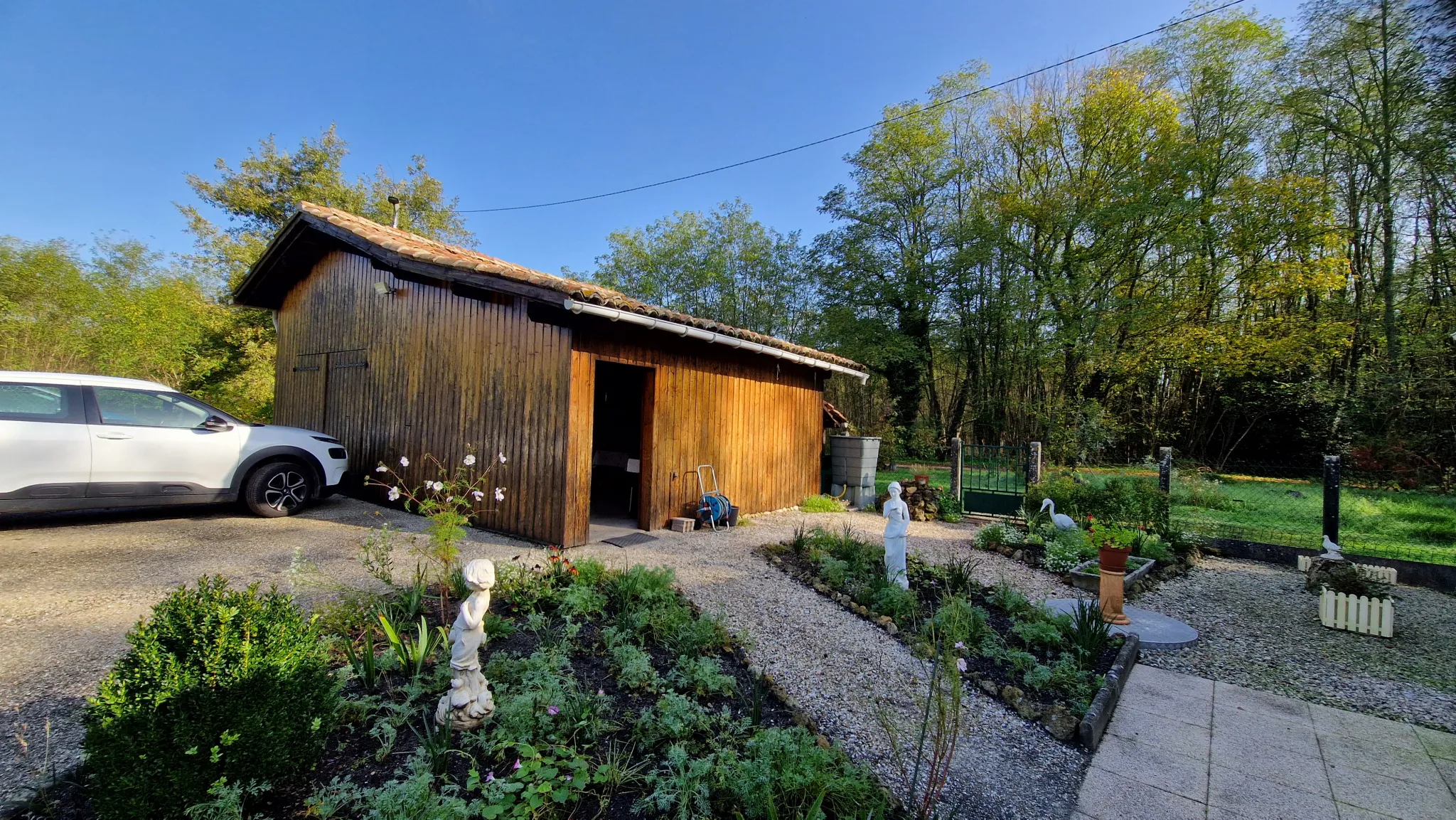 Maison de plain pied à Saint-Symphorien avec jardin et terrasse 