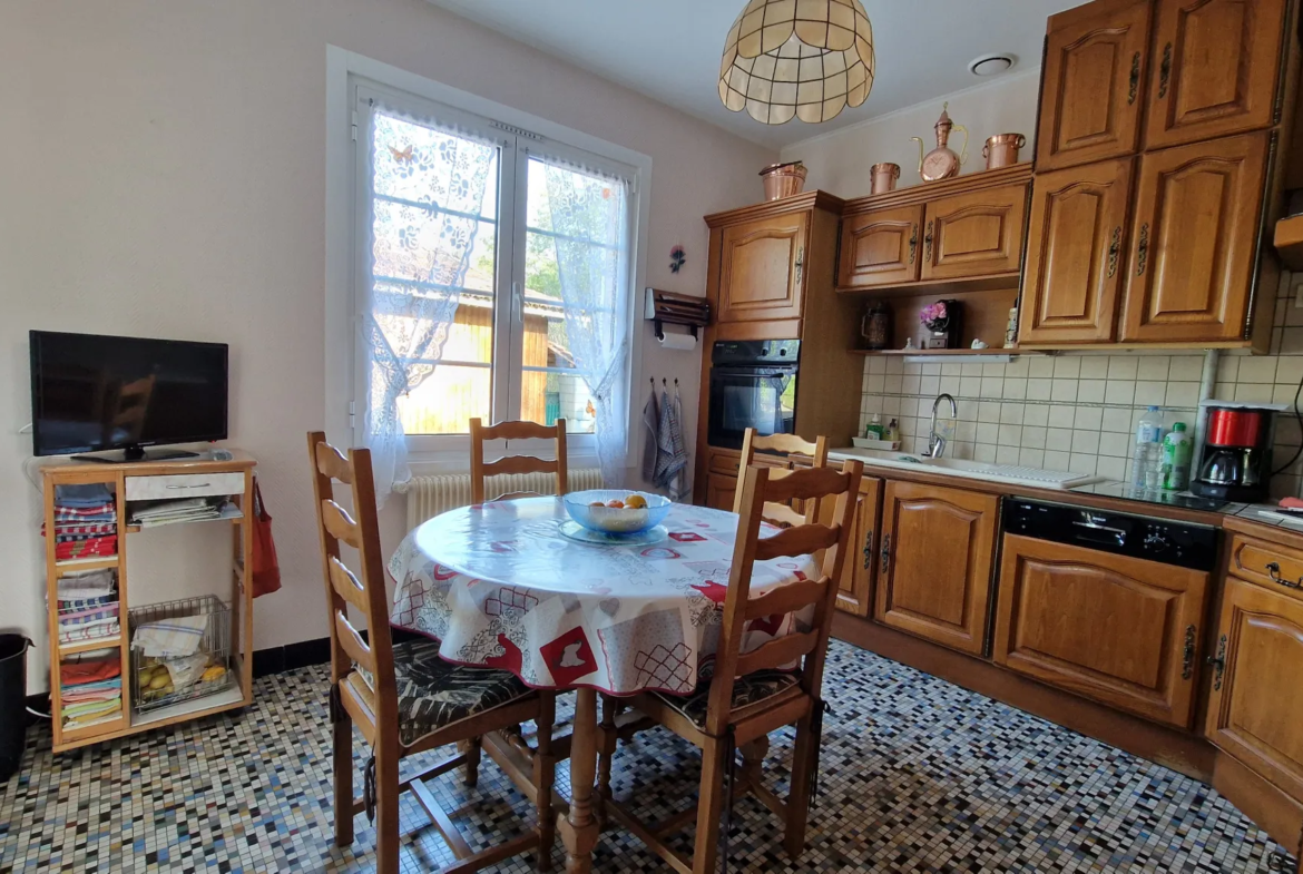 Maison de plain pied à Saint-Symphorien avec jardin et terrasse 