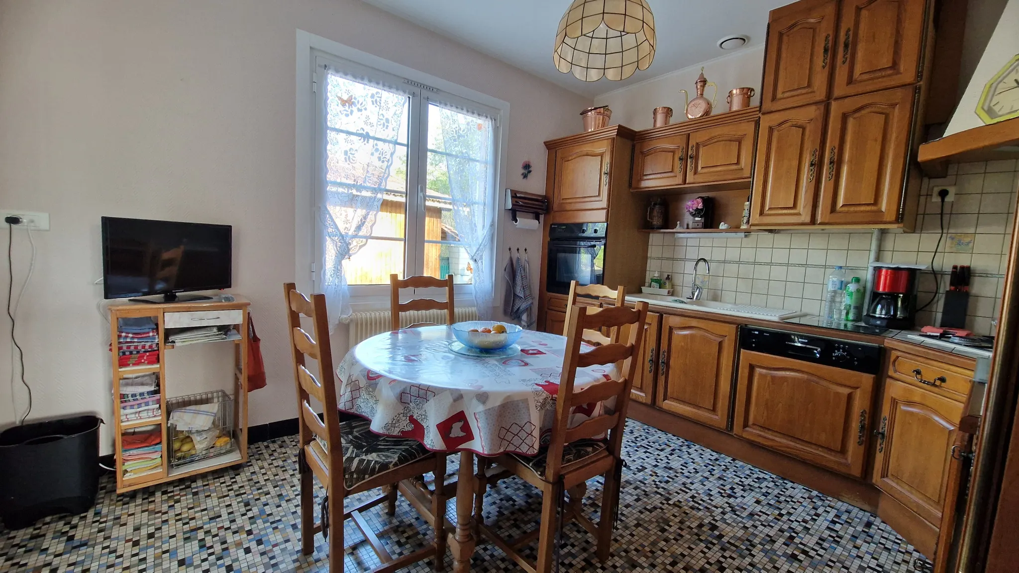 Maison de plain pied à Saint-Symphorien avec jardin et terrasse 