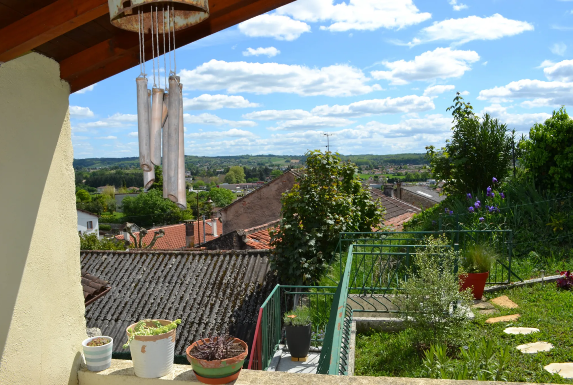 Maison Mitoyenne à Vendre à Fumel - Charmante et Pratique 