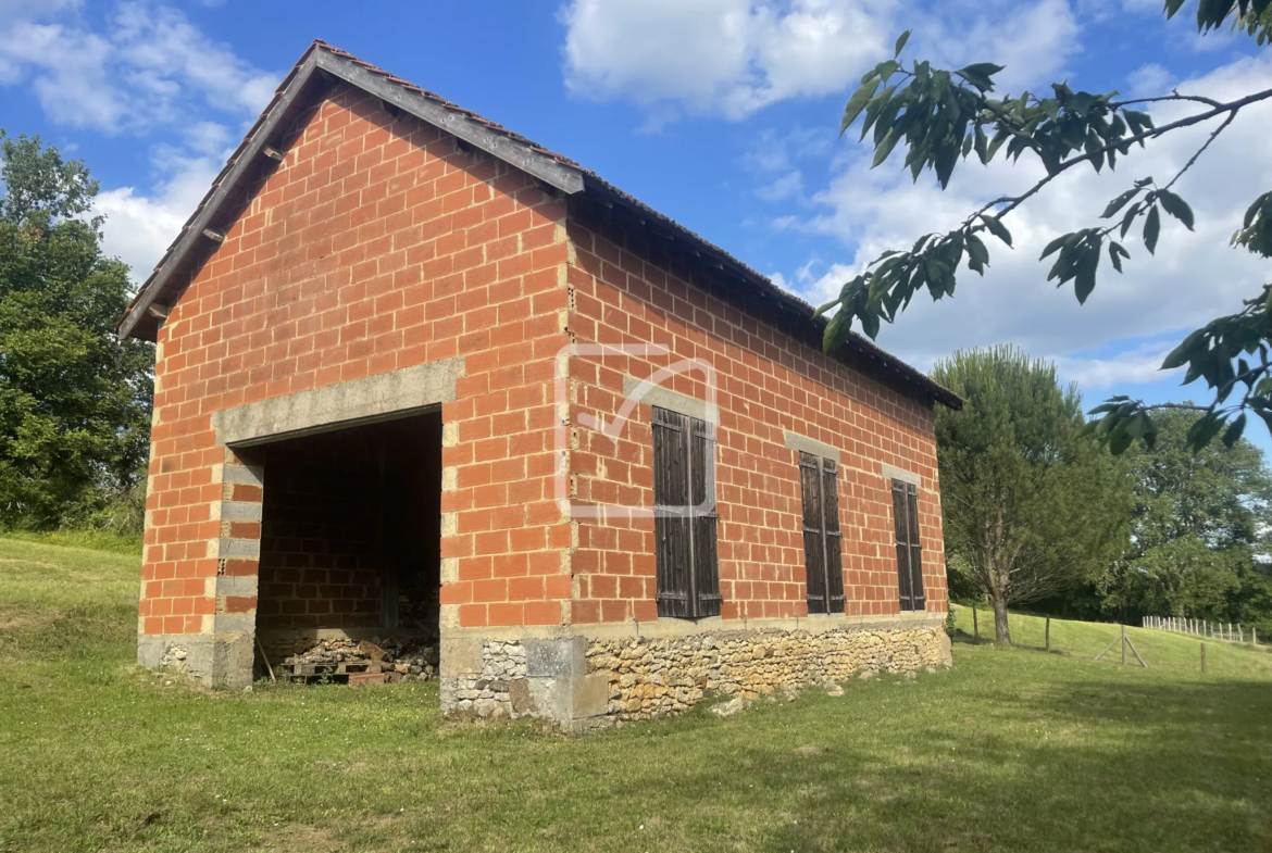 Terrain de 2118 m² avec hangar et permis à St Chamassy 