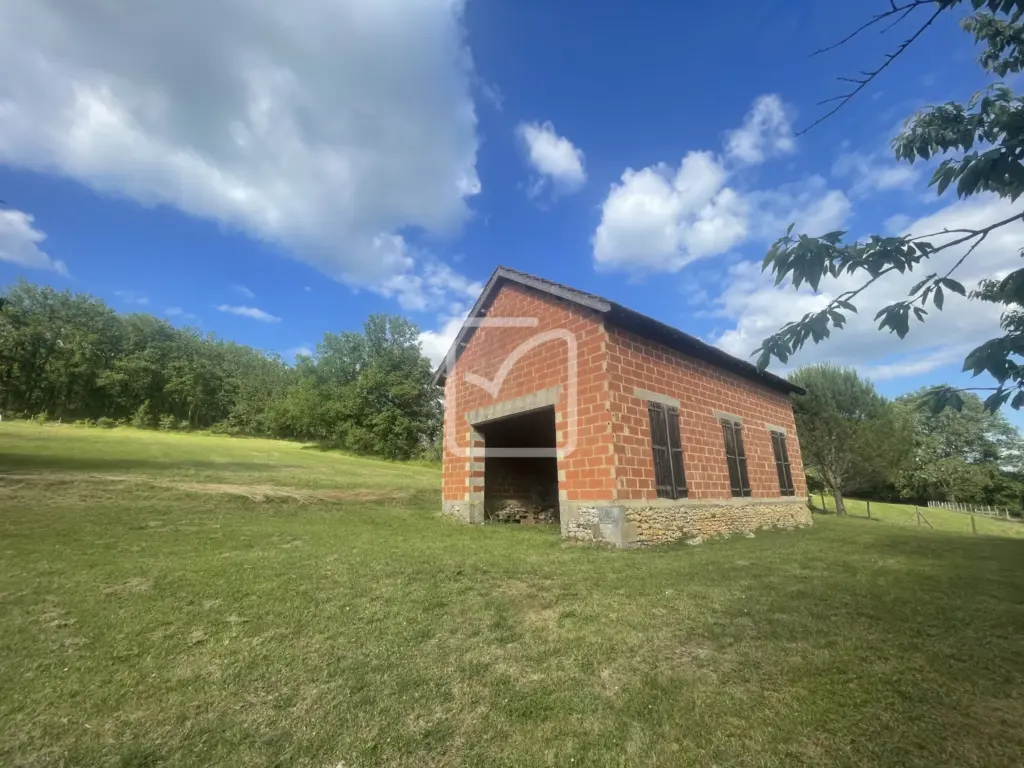 Terrain de 2118 m² avec hangar et permis à St Chamassy