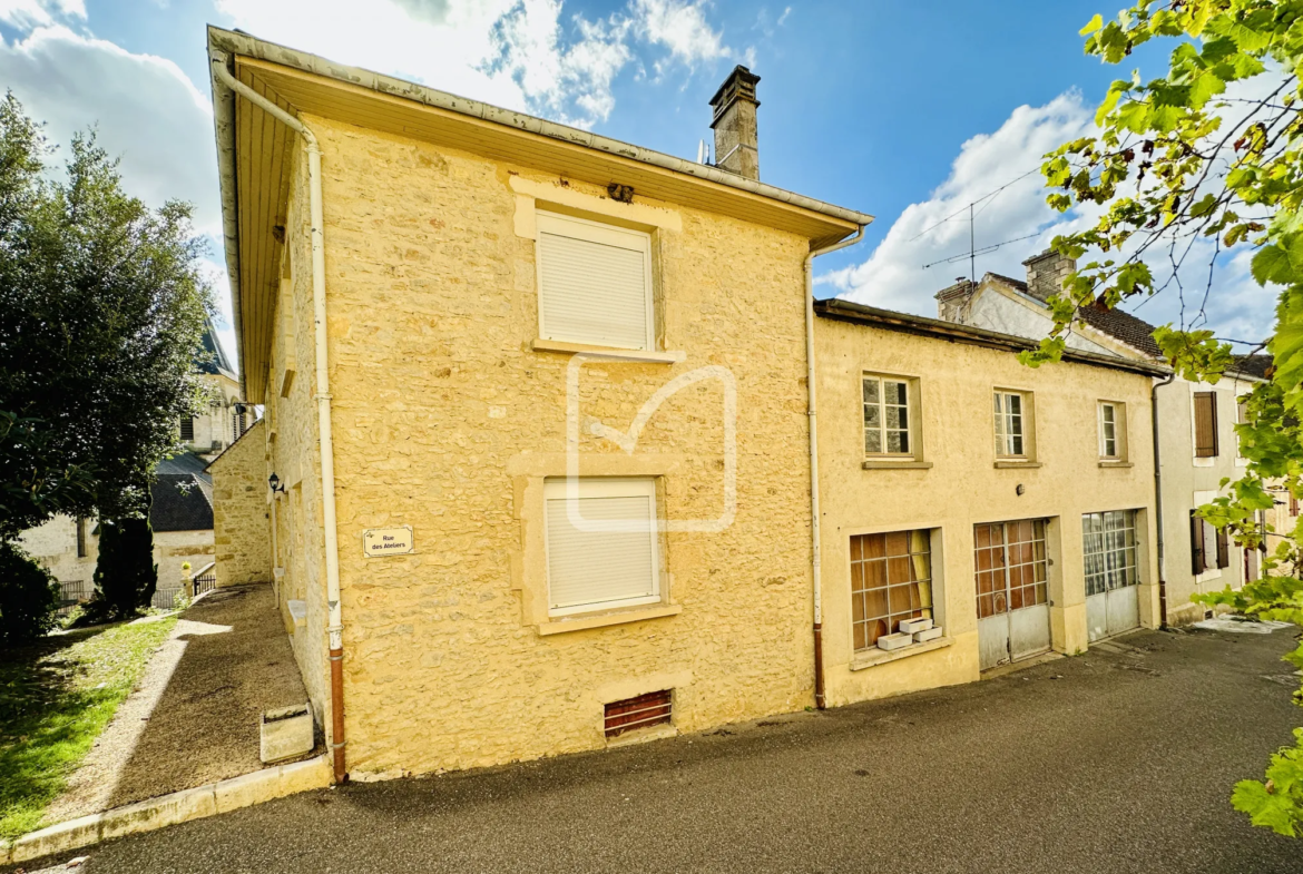 Vaste Maison en Pierres de Pays à Saint-Martial-de-Nabirat avec 4 Chambres 