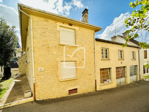 Vaste Maison en Pierres de Pays à Saint-Martial-de-Nabirat avec 4 Chambres