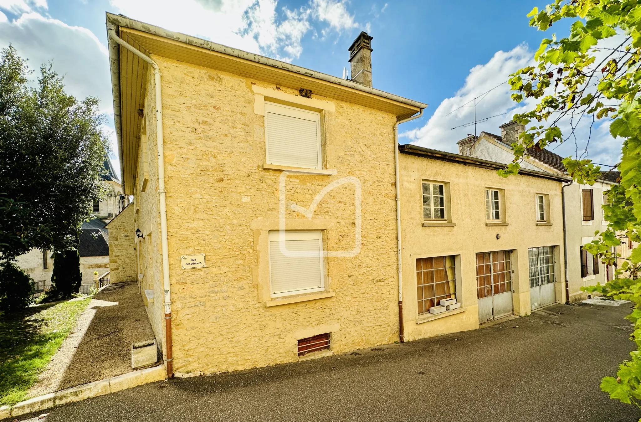 Vaste Maison en Pierres de Pays à Saint-Martial-de-Nabirat avec 4 Chambres 