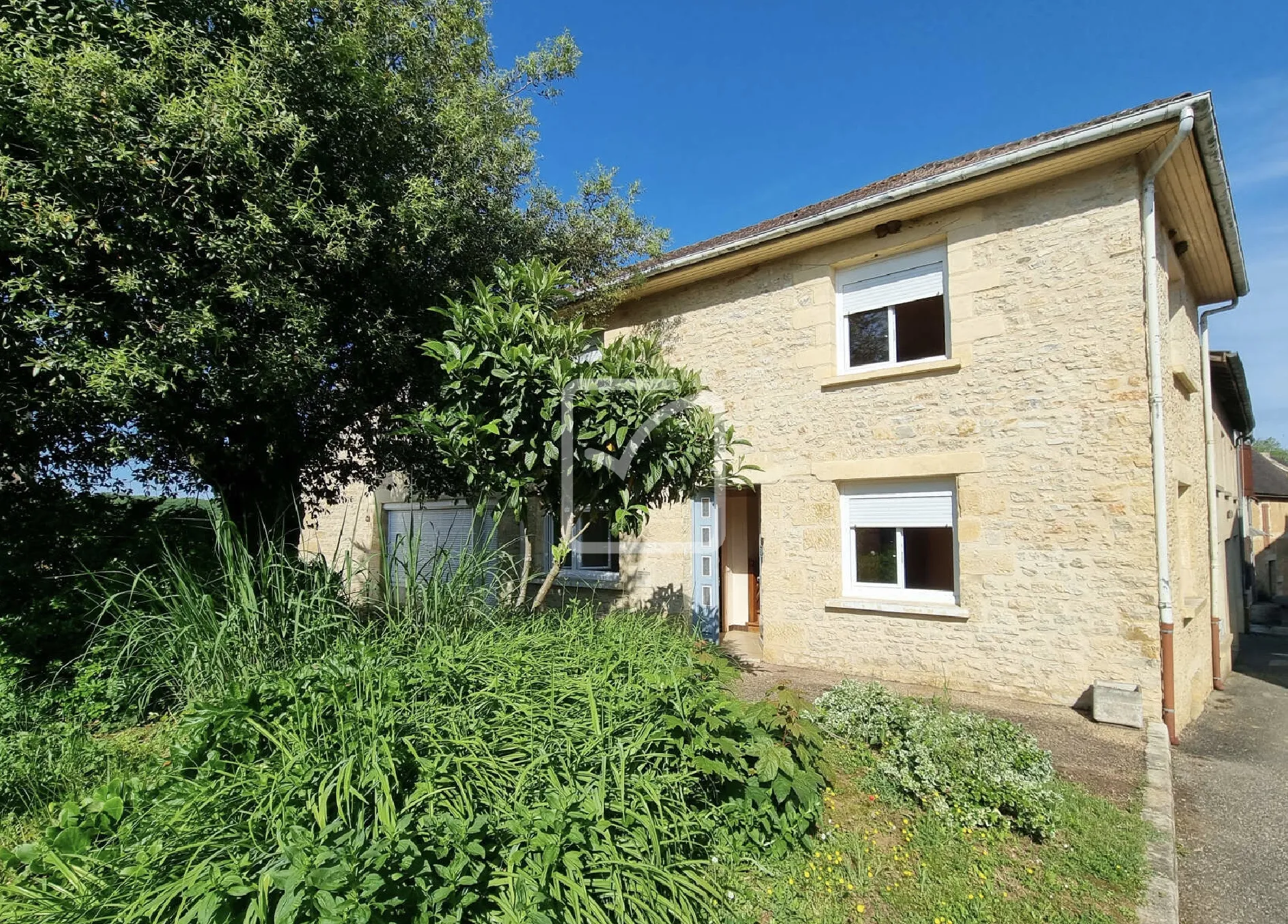 Vaste Maison en Pierres de Pays à Saint-Martial-de-Nabirat avec 4 Chambres 