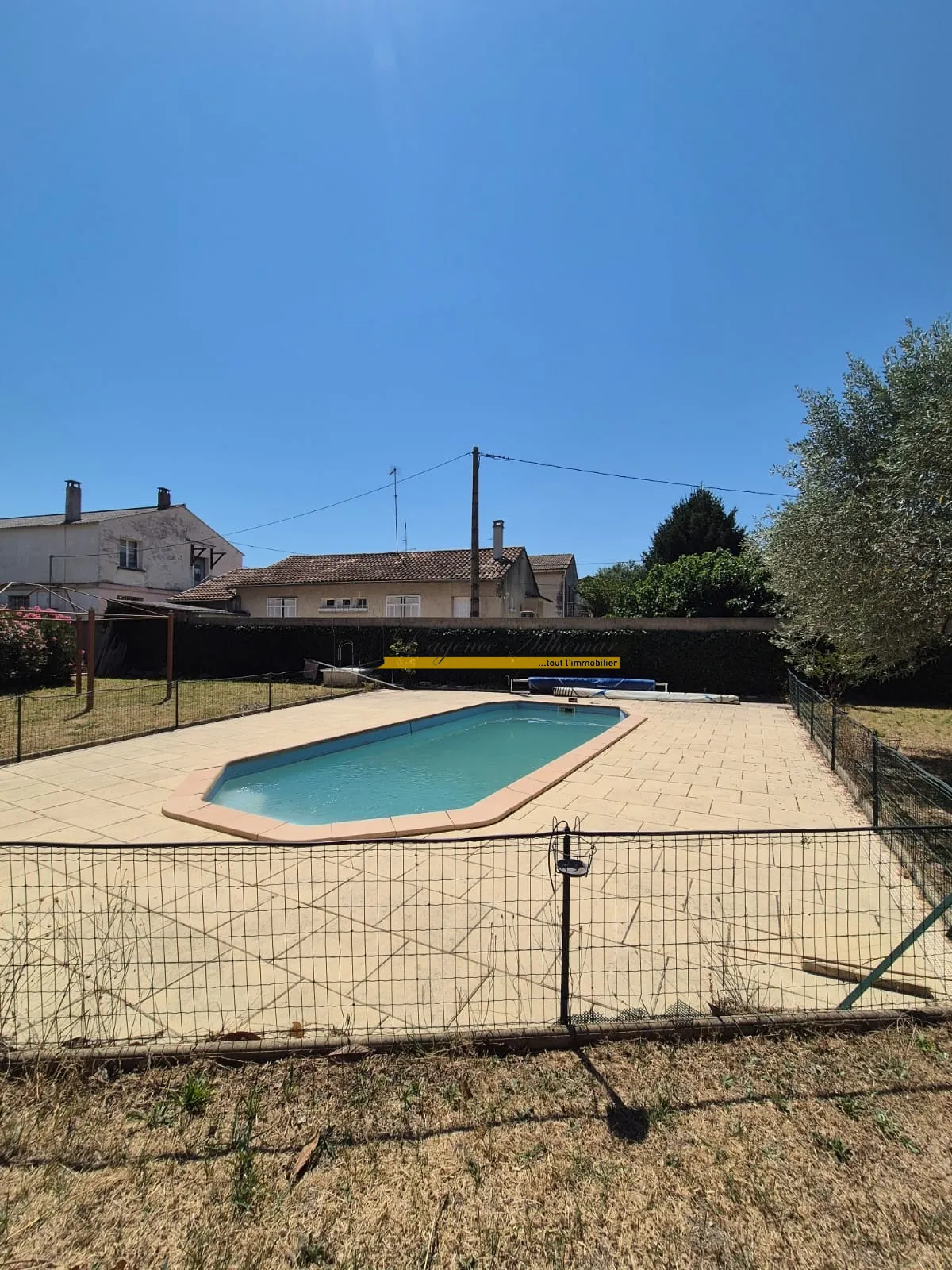 À vendre : Charmante Maison avec Piscine à Valréas 