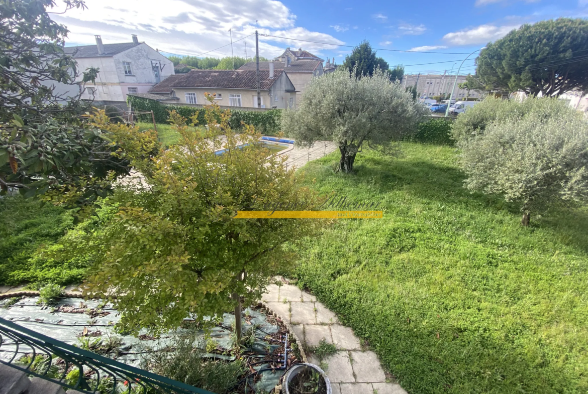 À vendre : Charmante Maison avec Piscine à Valréas 