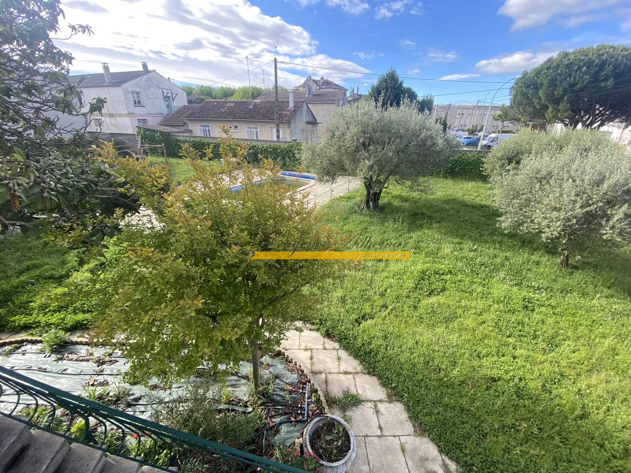 À vendre : Charmante Maison avec Piscine à Valréas 