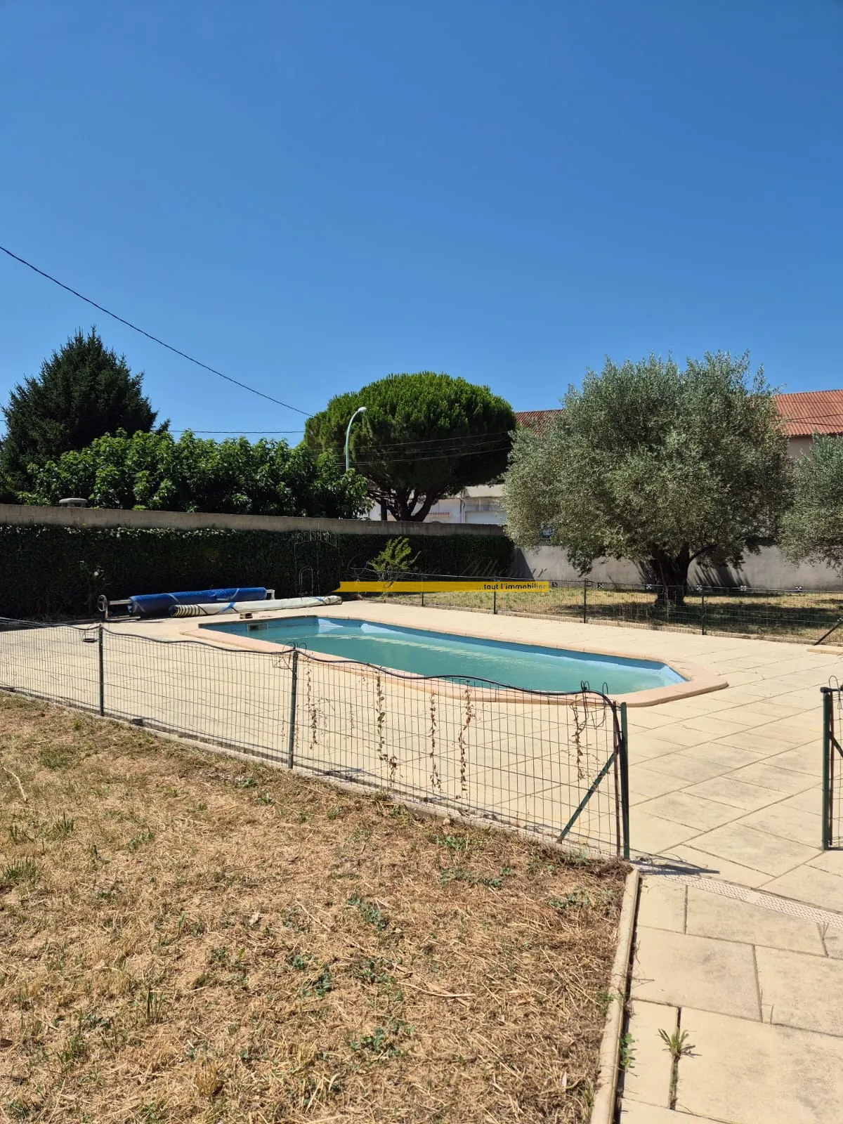 À vendre : Charmante Maison avec Piscine à Valréas 