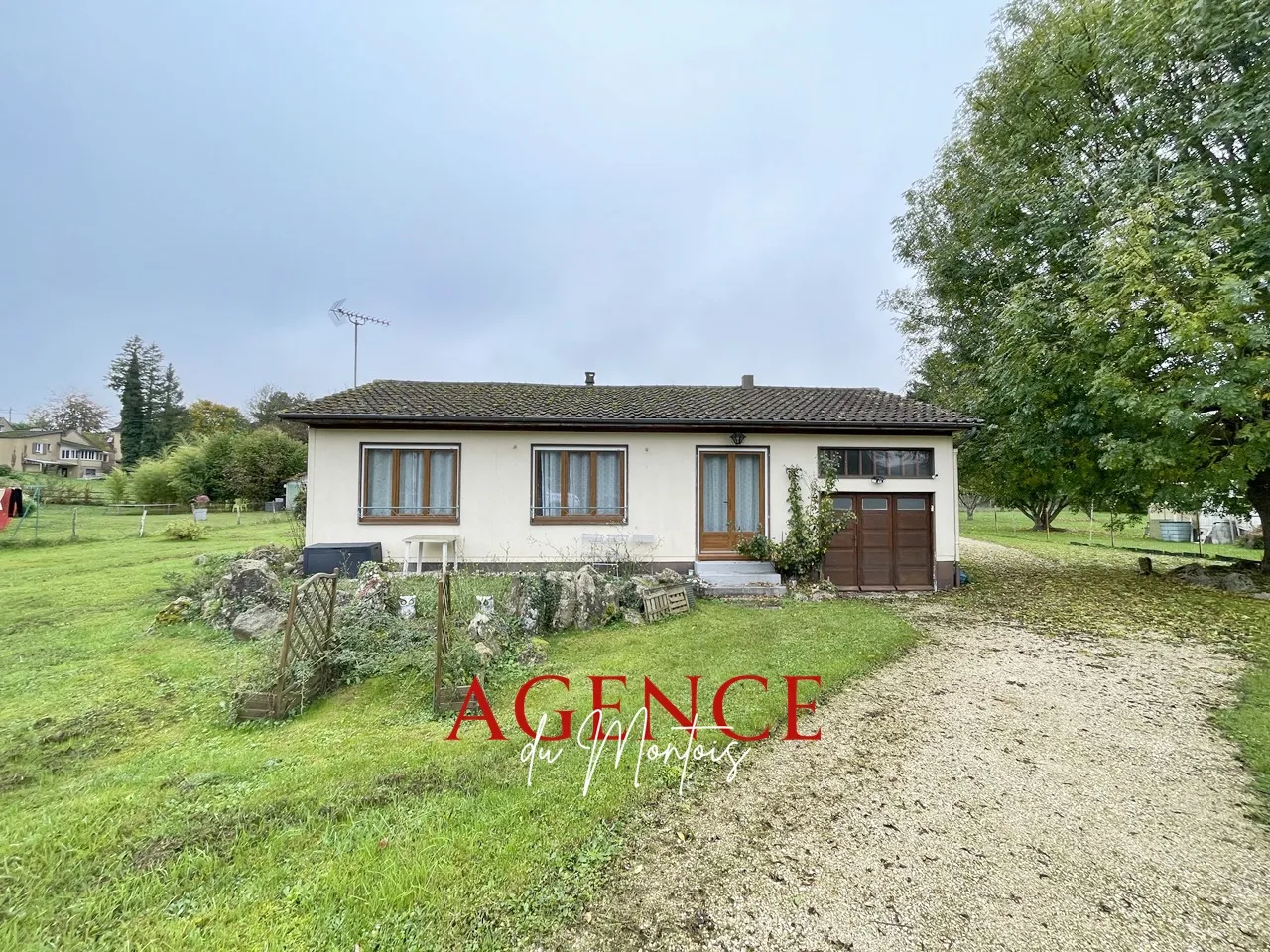 Maison indépendante avec jardin à Thorigny sur Oreuse 