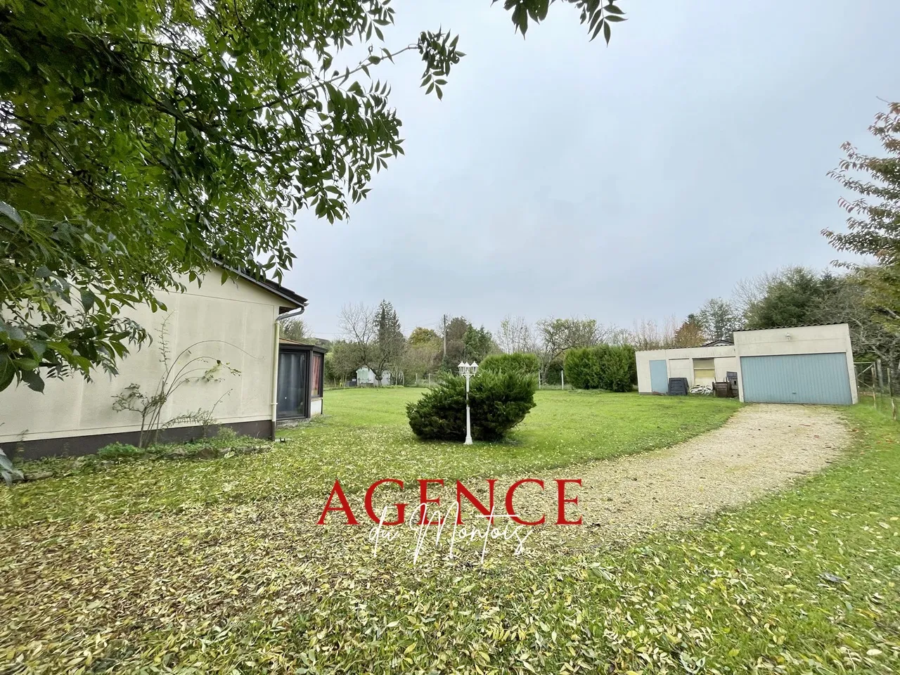 Maison indépendante avec jardin à Thorigny sur Oreuse 