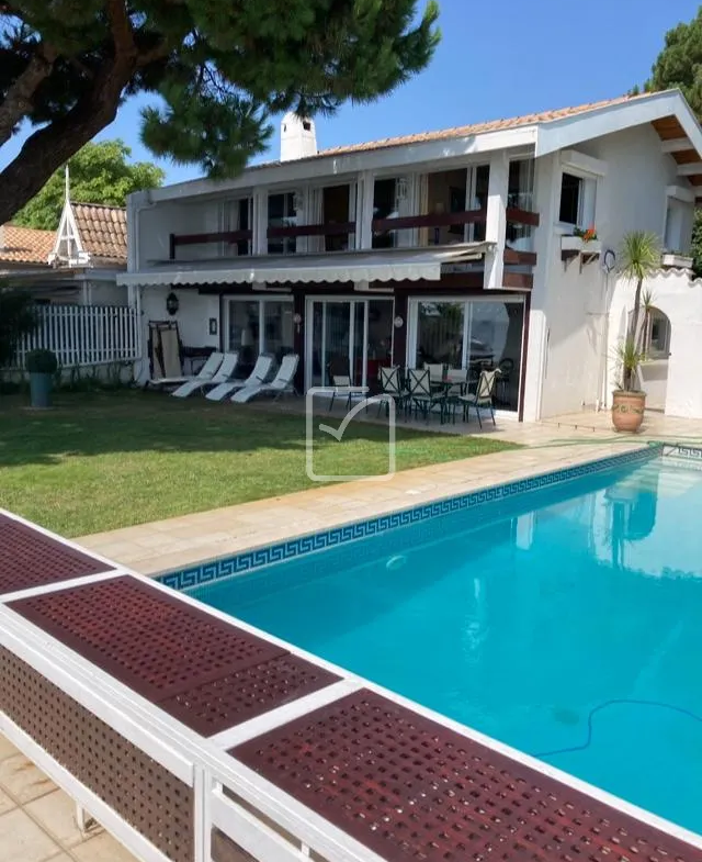 Splendide Villa en Première Ligne avec Vue Magique à Cap Ferret 