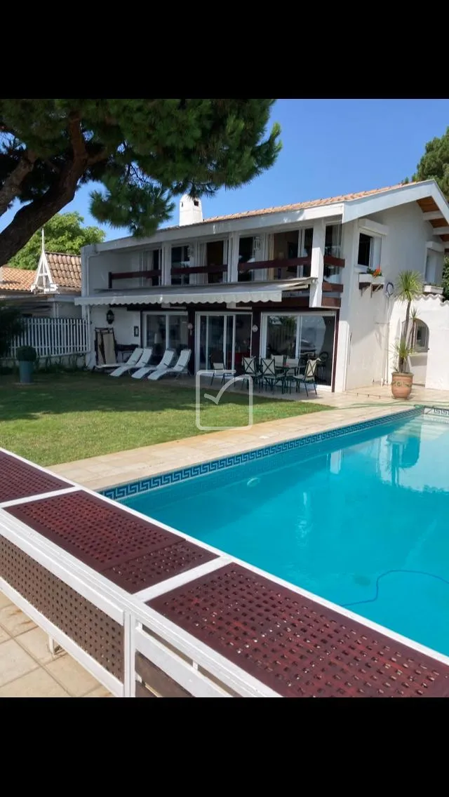 Splendide Villa en Première Ligne avec Vue Magique à Cap Ferret 